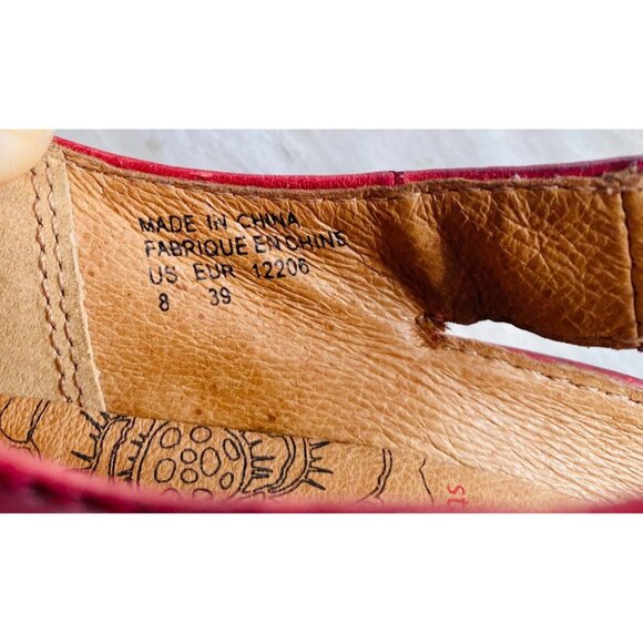 Taos Shoes Womens 8 Red Leather Mary Jane Comfort Flats Button - Picture 5 of 13